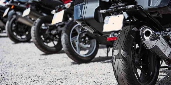 Los neumáticos de moto más adecuados para invierno, conduce con seguridad