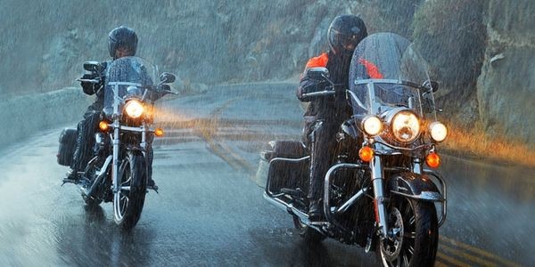 Protégete de la lluvia y el frío con las pantallas para motos ¡Conduce protegido!