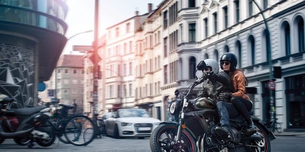 Cómo conducir de manera segura con la moto por ciudad